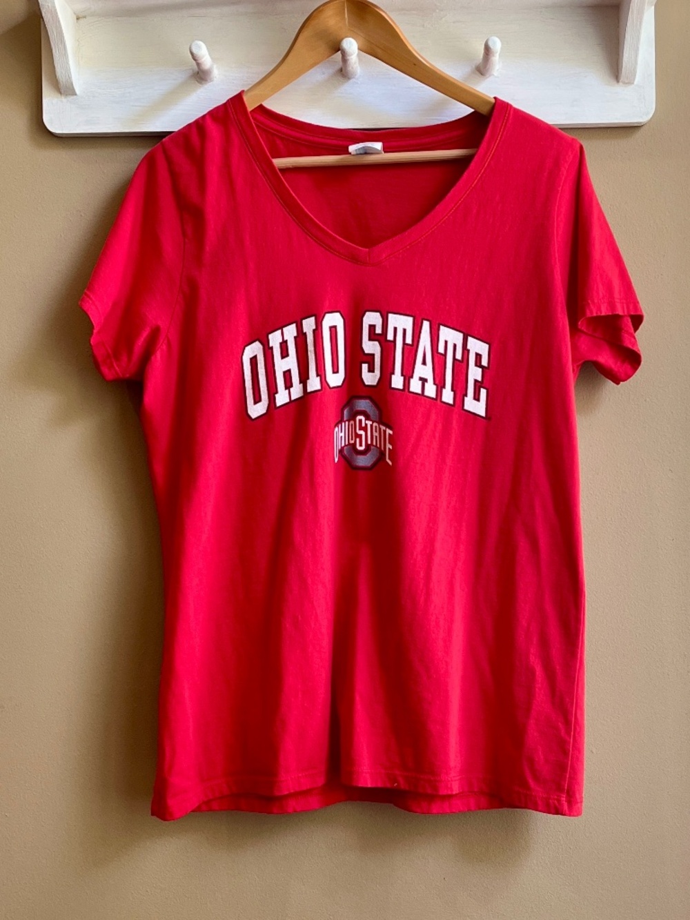 Port & Company Ohio State Buckeyes Red V-Neck Graphic T-Shirt Women's Size L